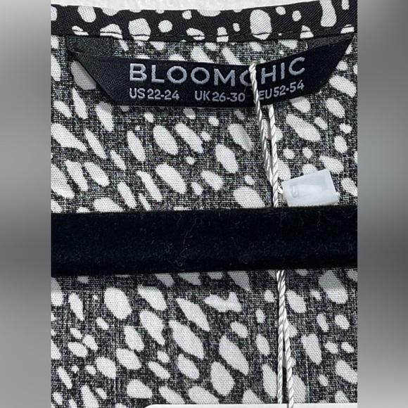 NWT BloomChic Women’s Plus‎ Size Black White Dot Flutter Sleeve Top Size 22/24 - Picture 4 of 6